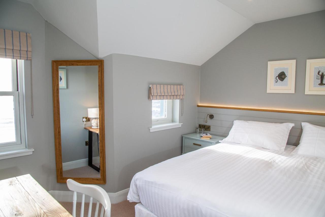 The Crusoe Hotel โลเวอร์ลาร์โก ภายนอก รูปภาพ